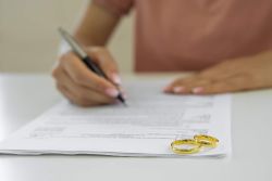Signing decree of divorce